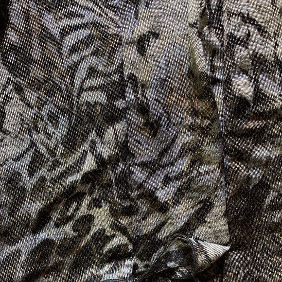 2/$10 ♥️ Le Château Metallic Animal Print Top - Picture 3 of 5